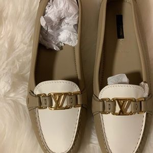 Luis Vuitton Flat Loafers